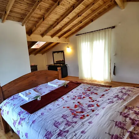 Kay4300 Teo1 2 Bedrooms *