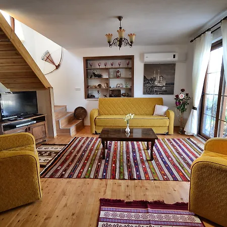 Kay4300 Teo1 2 Bedrooms *